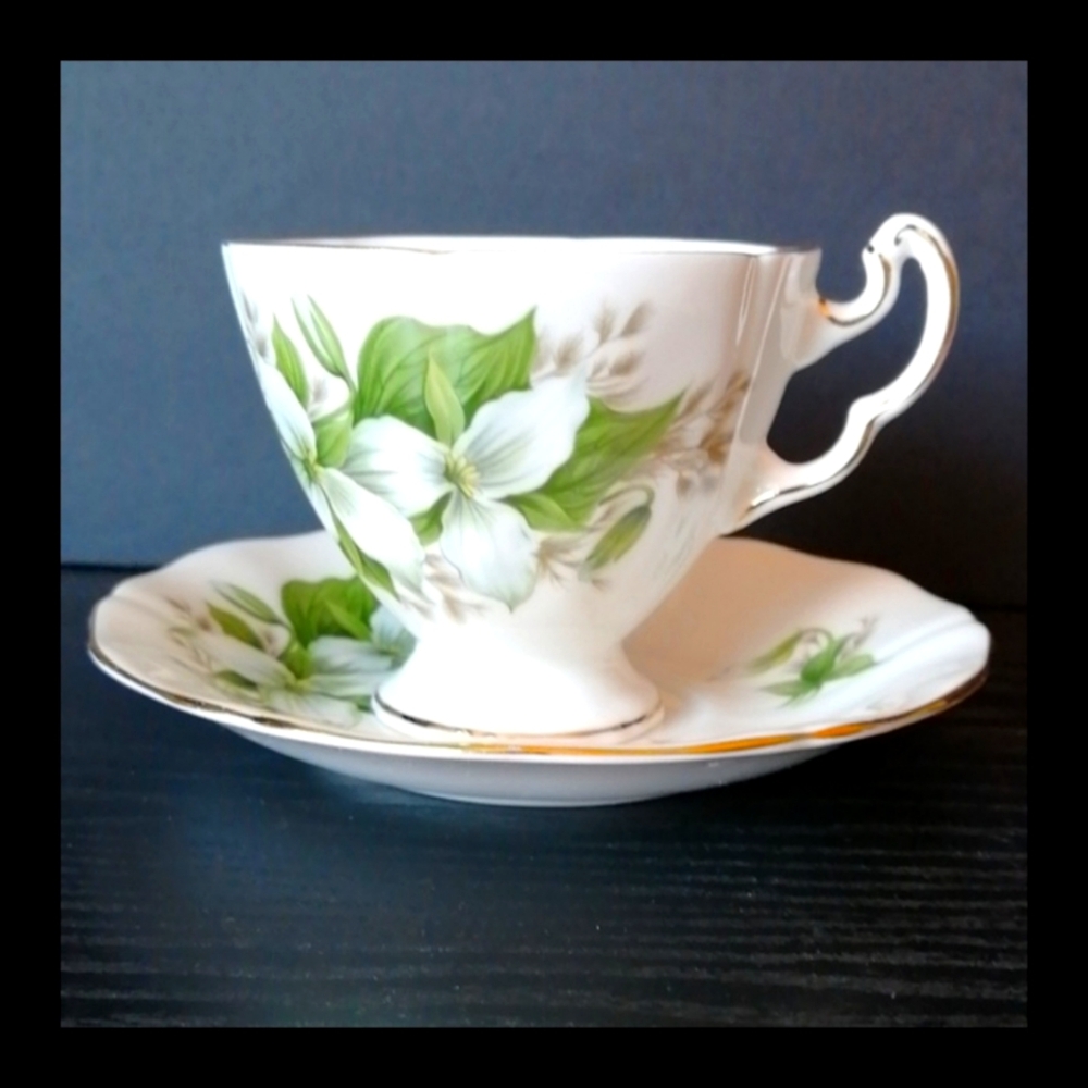 ❤️HP❤️Royal Adderley Trillium Canadian Provincial Flowers Teacup Saucer Set 1225